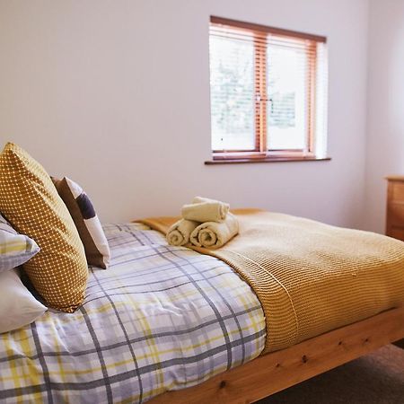 The Old Dairy - Boutique Countryside Cottage At Harrys Cottages Pen-y-Clawdd المظهر الخارجي الصورة
