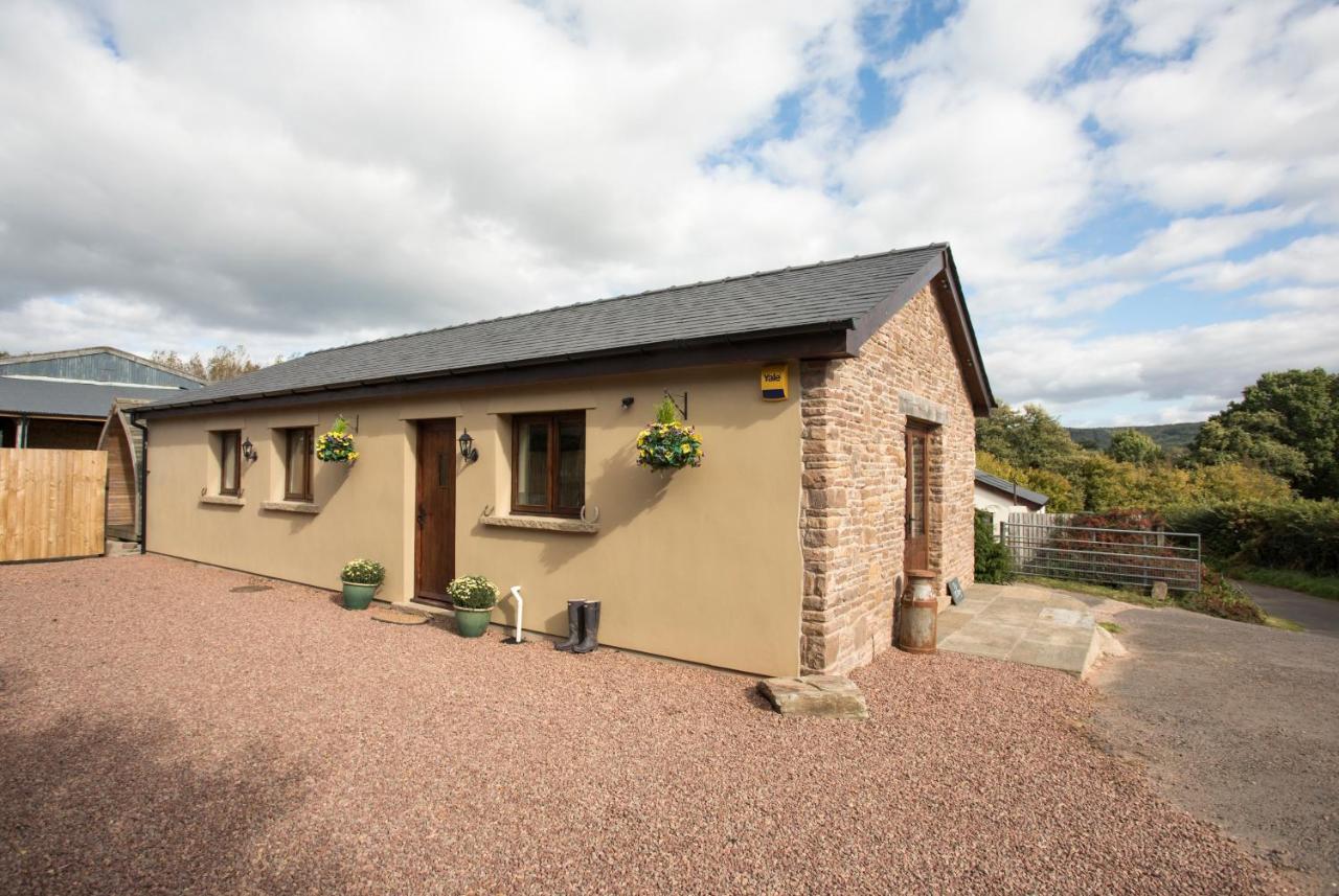 The Old Dairy - Boutique Countryside Cottage At Harrys Cottages Pen-y-Clawdd المظهر الخارجي الصورة