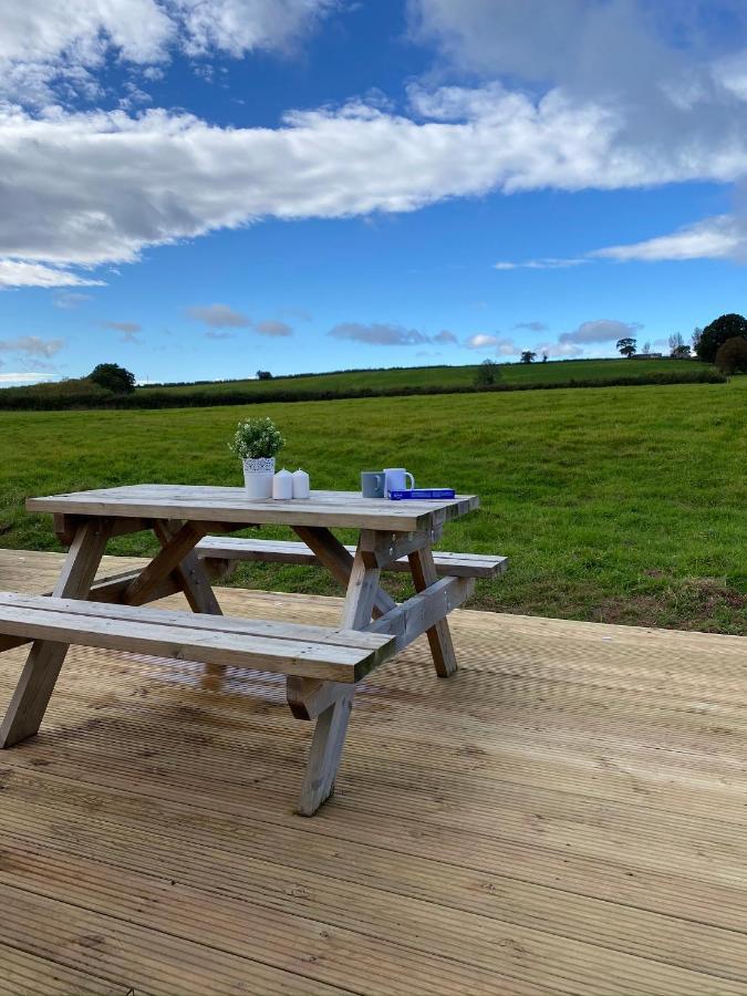 The Old Dairy - Boutique Countryside Cottage At Harrys Cottages Pen-y-Clawdd المظهر الخارجي الصورة