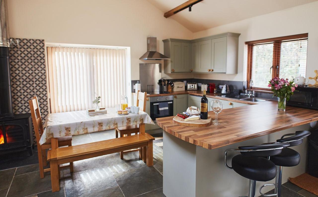 The Old Dairy - Boutique Countryside Cottage At Harrys Cottages Pen-y-Clawdd المظهر الخارجي الصورة