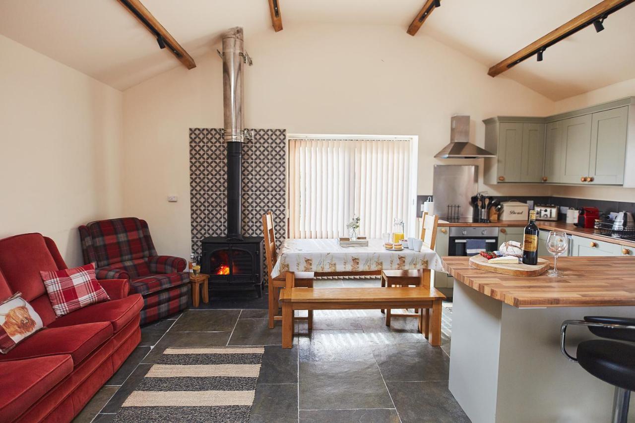 The Old Dairy - Boutique Countryside Cottage At Harrys Cottages Pen-y-Clawdd المظهر الخارجي الصورة