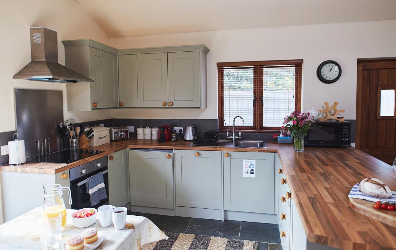 The Old Dairy - Boutique Countryside Cottage At Harrys Cottages Pen-y-Clawdd المظهر الخارجي الصورة