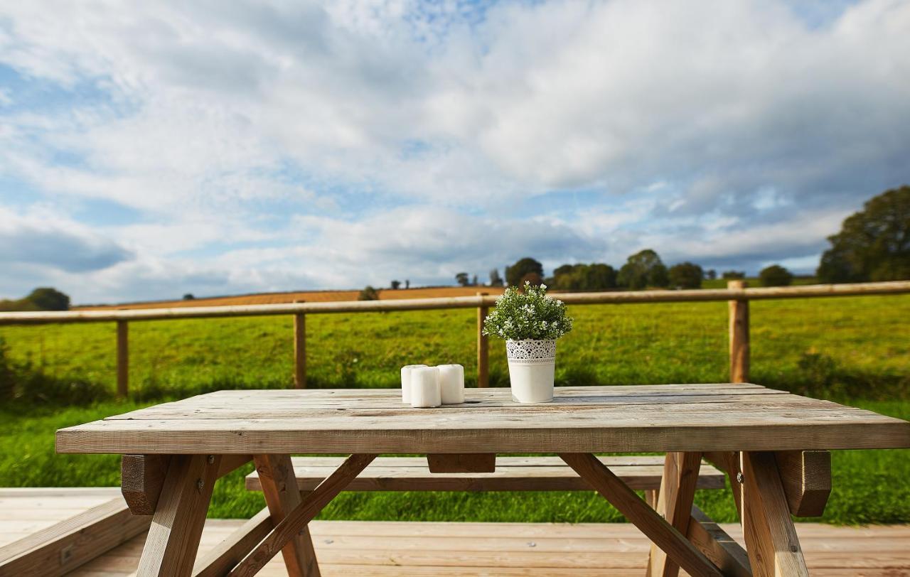 The Old Dairy - Boutique Countryside Cottage At Harrys Cottages Pen-y-Clawdd المظهر الخارجي الصورة